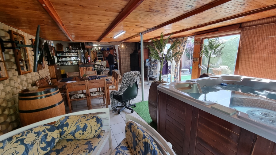 8 Bedroom Property for Sale in Die Bos Western Cape